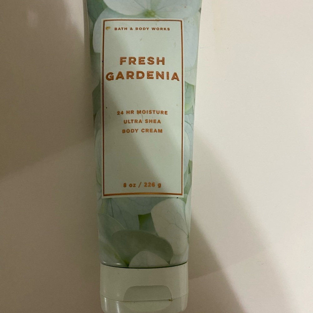 Bath & Body Works Fresh Gardenia Ultra Shea Body Cream - White and Green